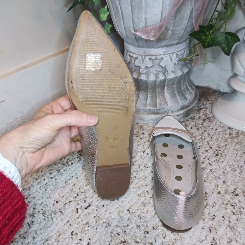 Boden Cordelia Silver & White Pebbled Leather, Color Blocked Pointed Toe Loafers - Picture 7 of 8